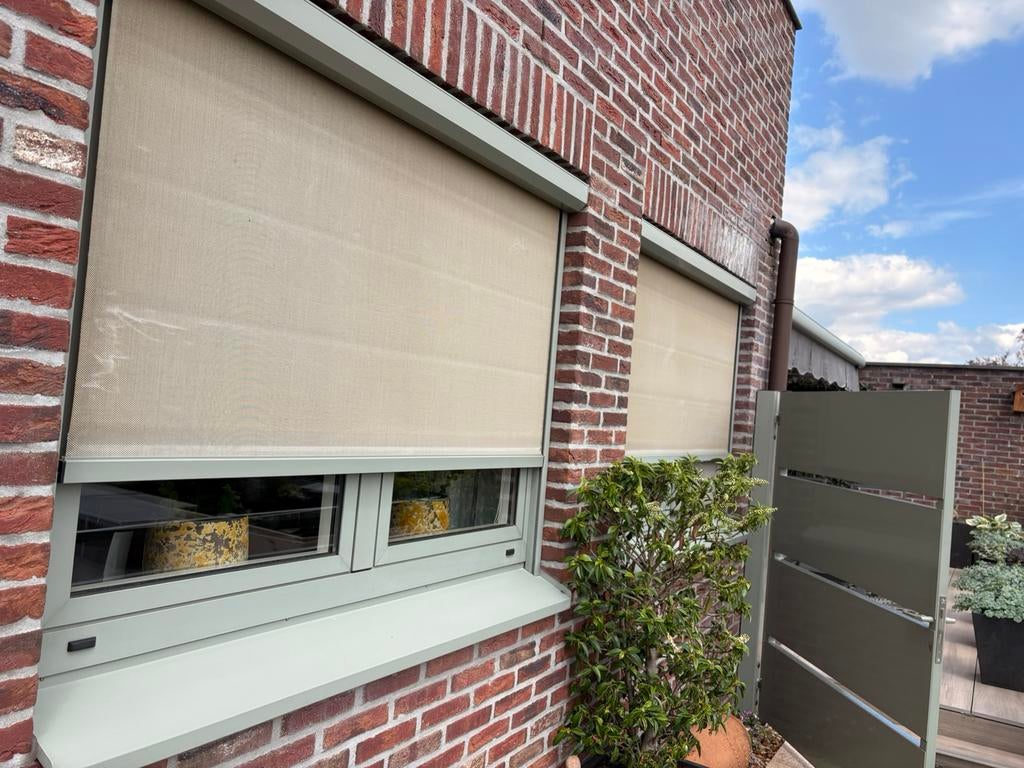 Deux écrans, couleur RAL 7033, disponibel sous 8 à 10 semain, Enlèvement, Utilisé, Écran, Électrique