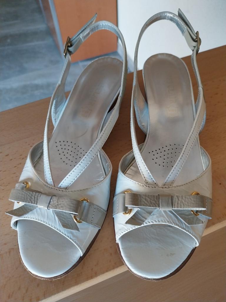 Sandaal miss claire maat 37.5 zo goed als nieuw, Kleding | Dames, Trouwkleding en Trouwaccessoires, Ophalen of Verzenden