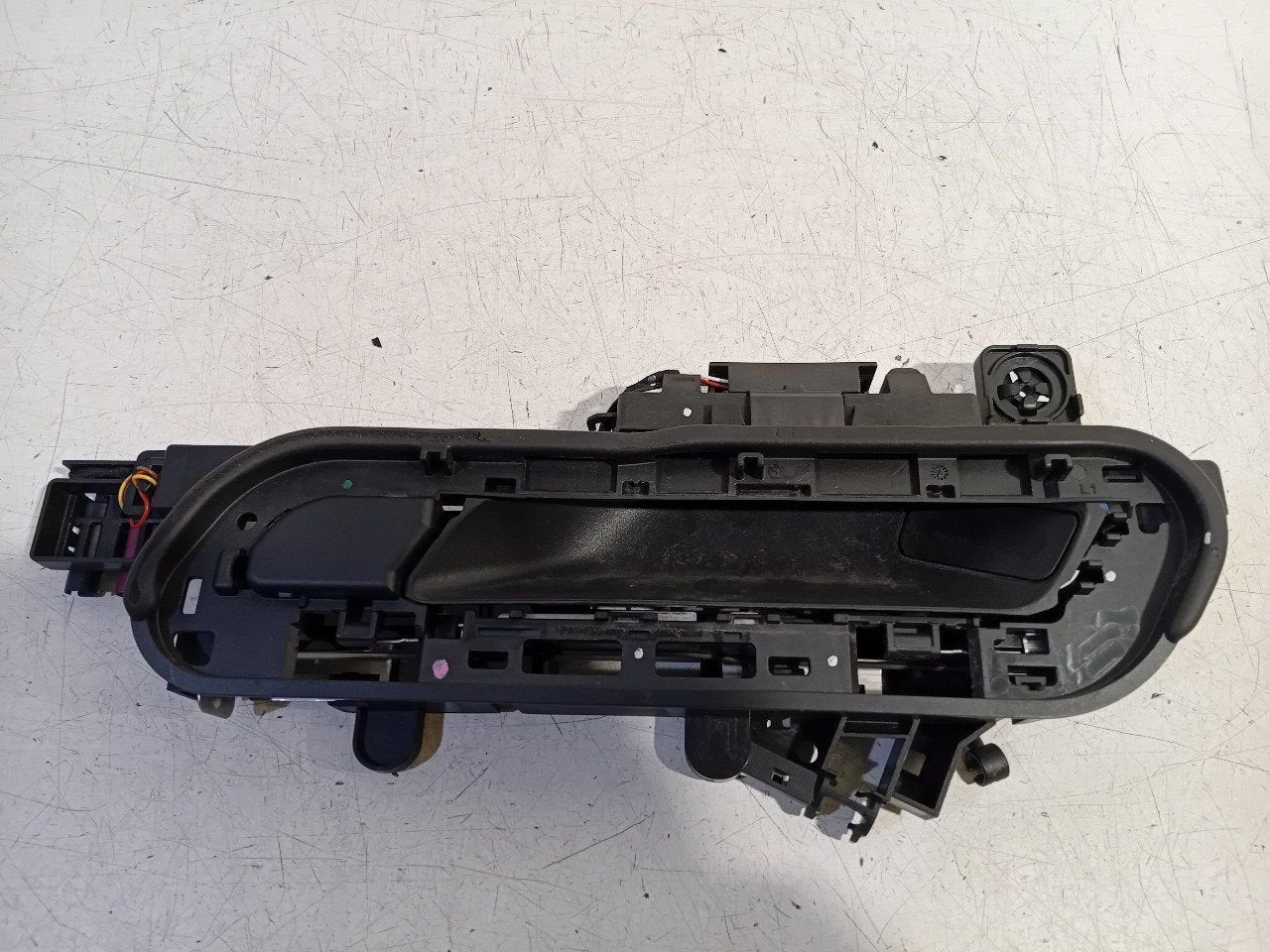 Portiergreep links voor BMW iX, Onderdelen@venauto.nl, Van der Ven Autorecycling B.V., Gebruikt, Ettenseweg 76, 4706 PB Roosendaal, The Netherlands