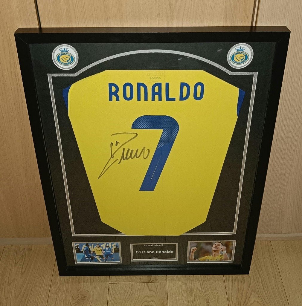 Gesigneerd shirt Ronaldo - Al Nassr - met certificaat, Verzamelen, Verzenden, Nieuw, Shirt