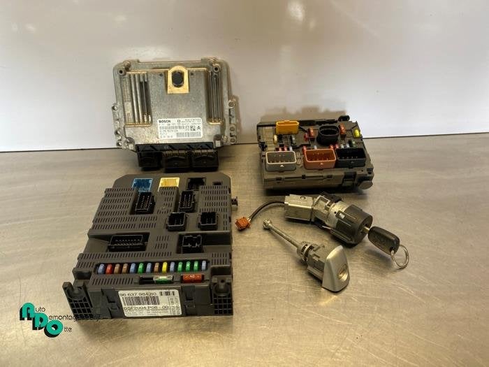 Serrure de contact + ordinateur d'un Peugeot 207 (207 06-), Autos : Pièces & Accessoires, -, 3 mois de garantie, Utilisé, -