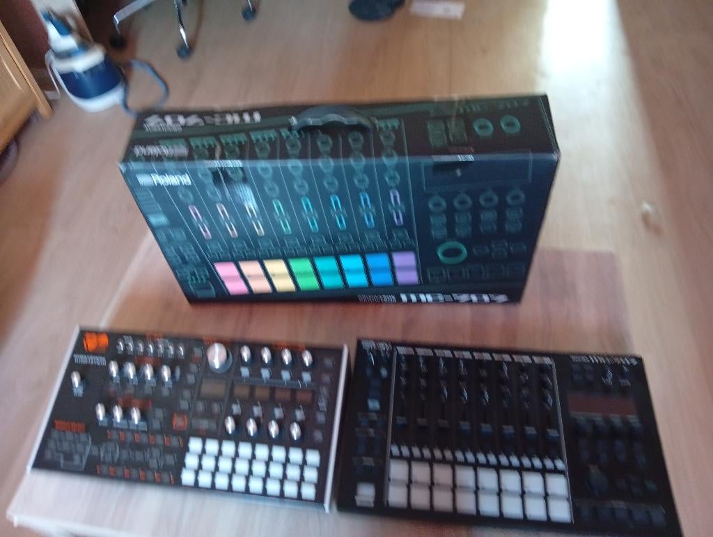 Roland mc707  asm hydra synth en Maschine mk3 en jam 1300€, Ophalen, Zo goed als nieuw, Audio