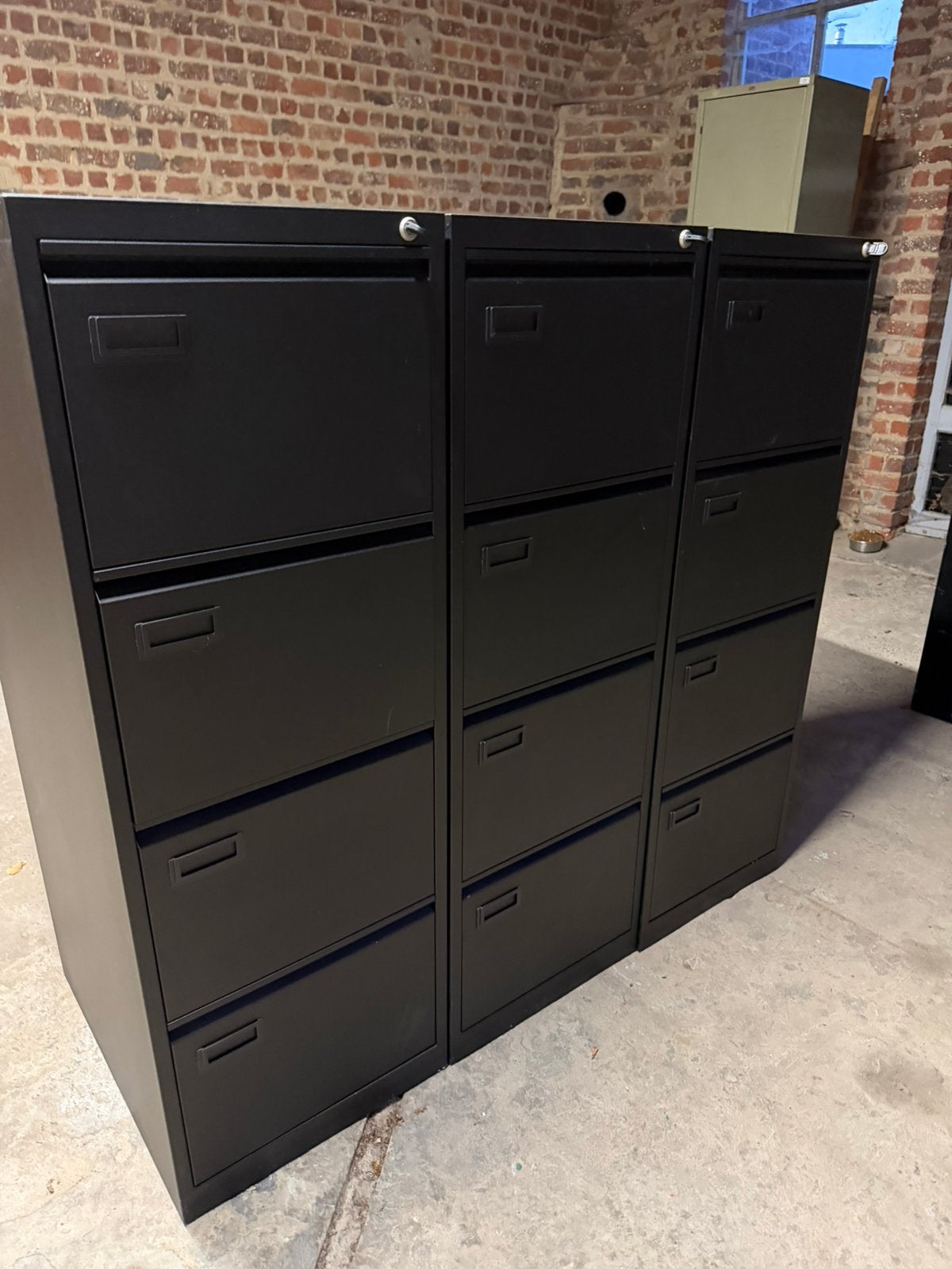 Drie zwarte ijzeren archiekkasten met lades, Ophalen, Zo goed als nieuw