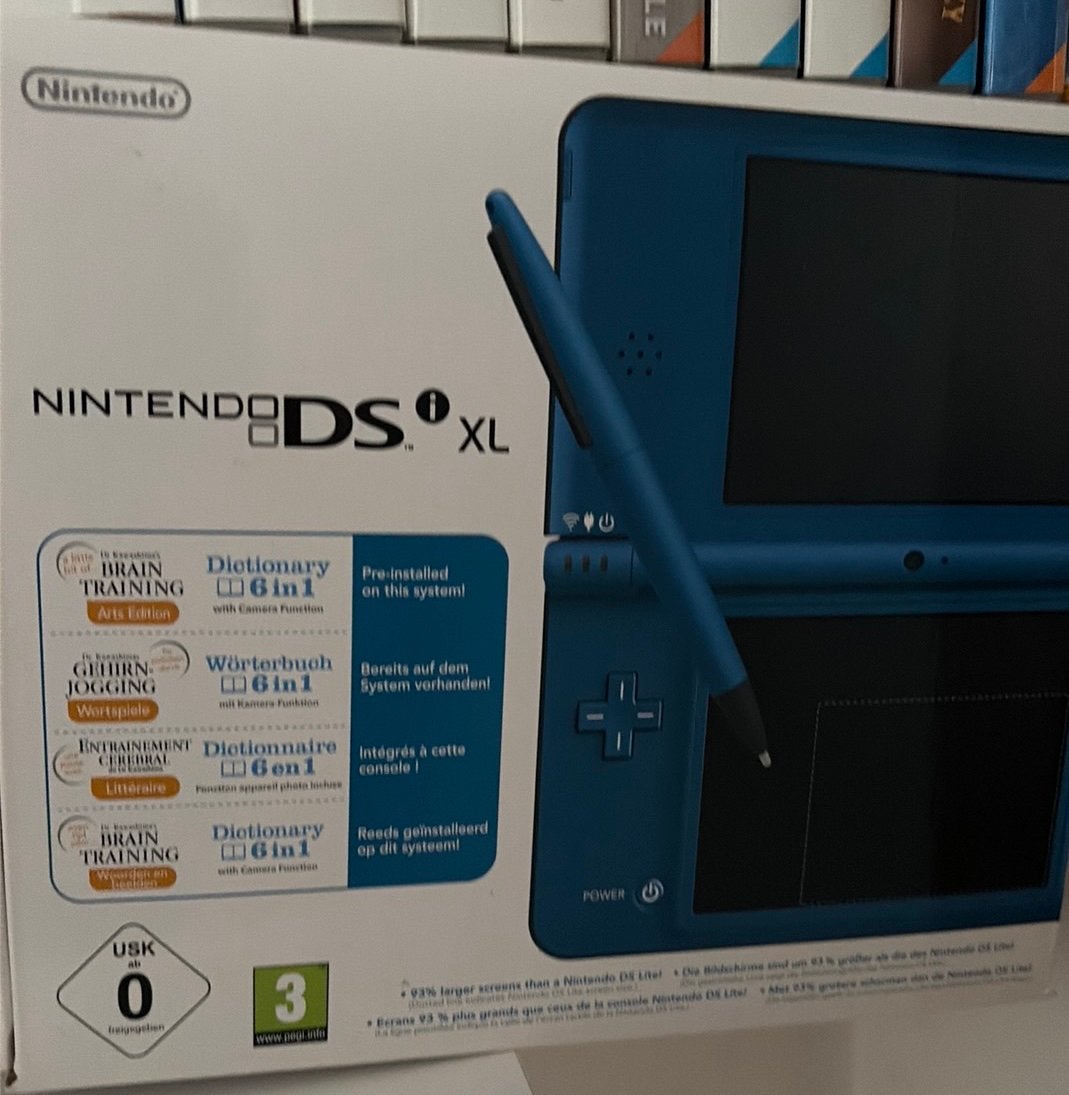 Nieuwe DS xl box + 11spelletjes, Games en Spelcomputers, Ophalen of Verzenden, Zo goed als nieuw