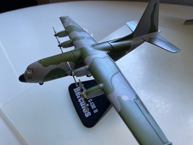 Miniatuur - schaalmodel - maquette C-130H Hercules, Verzamelen, Ophalen, Zo goed als nieuw, Schaalmodel
