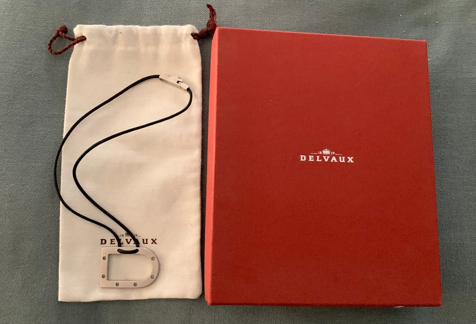 Collier Delvaux, Enlèvement ou Envoi, Comme neuf