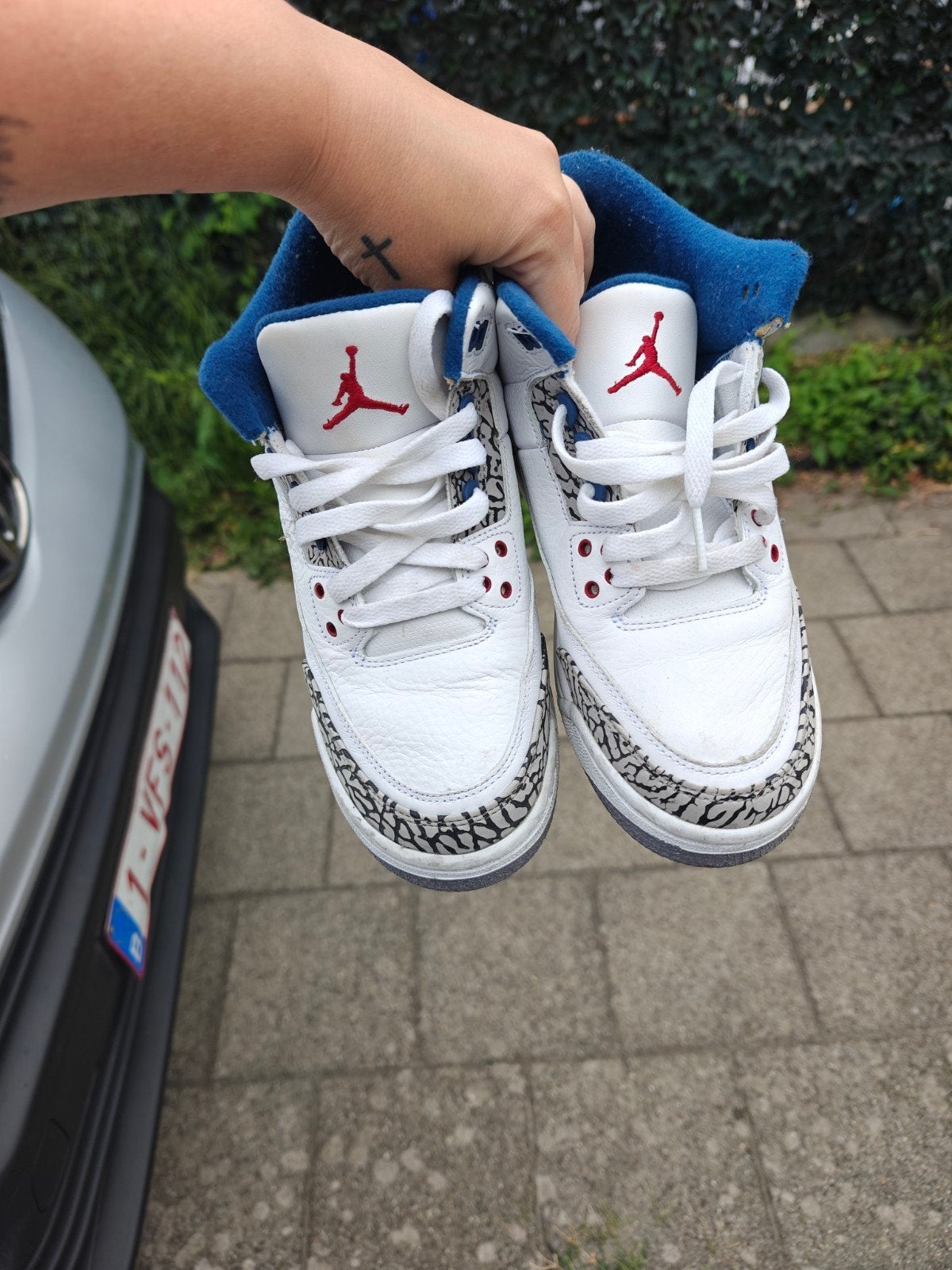 Air Jordan 3 True Blue, Ophalen