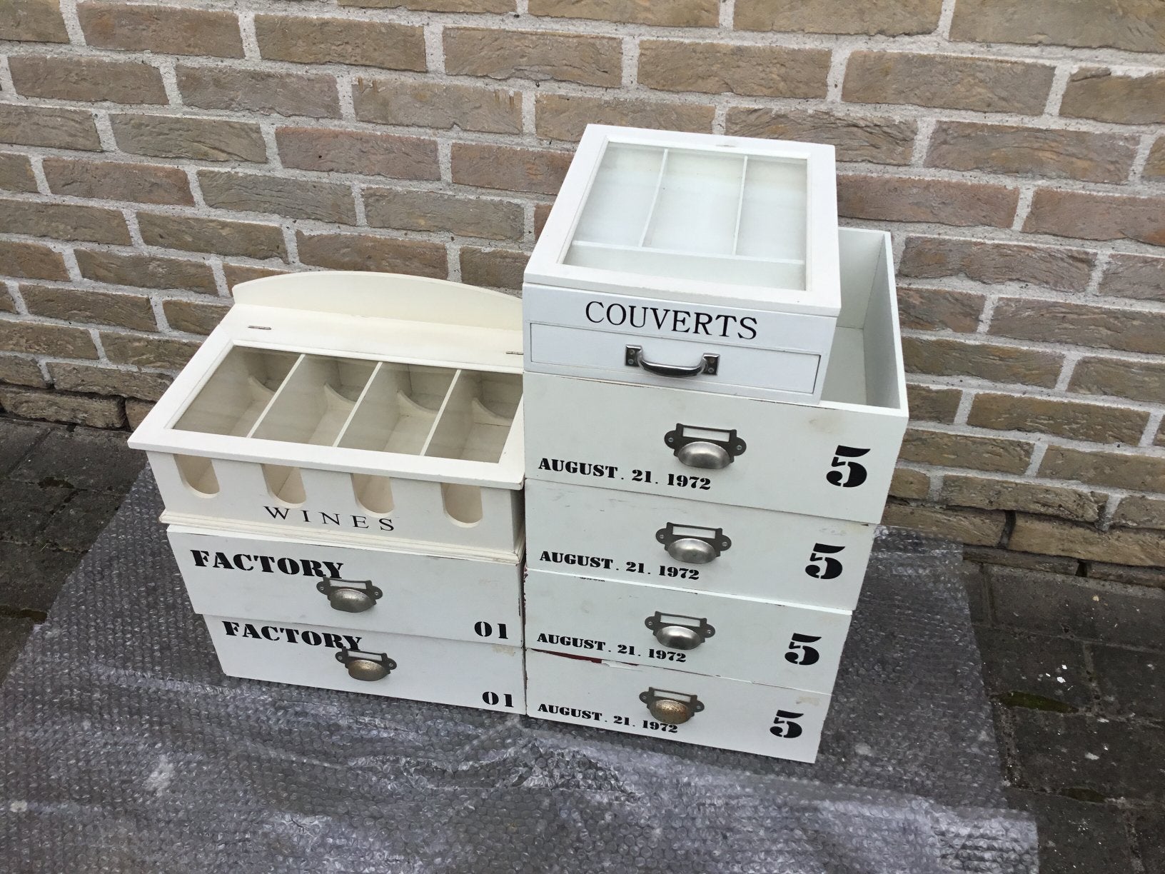 Mooi set dozen en wijnkast, Ophalen