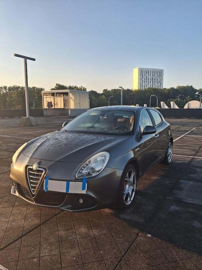ALFA ROMEO GIULIETTA 1.6 JTDM - GEKEURD V. VERKOOP/TREKHAAK, Auto's, Alfa Romeo, Voorwielaandrijving, 4 cilinders, 1600 cc, Leder