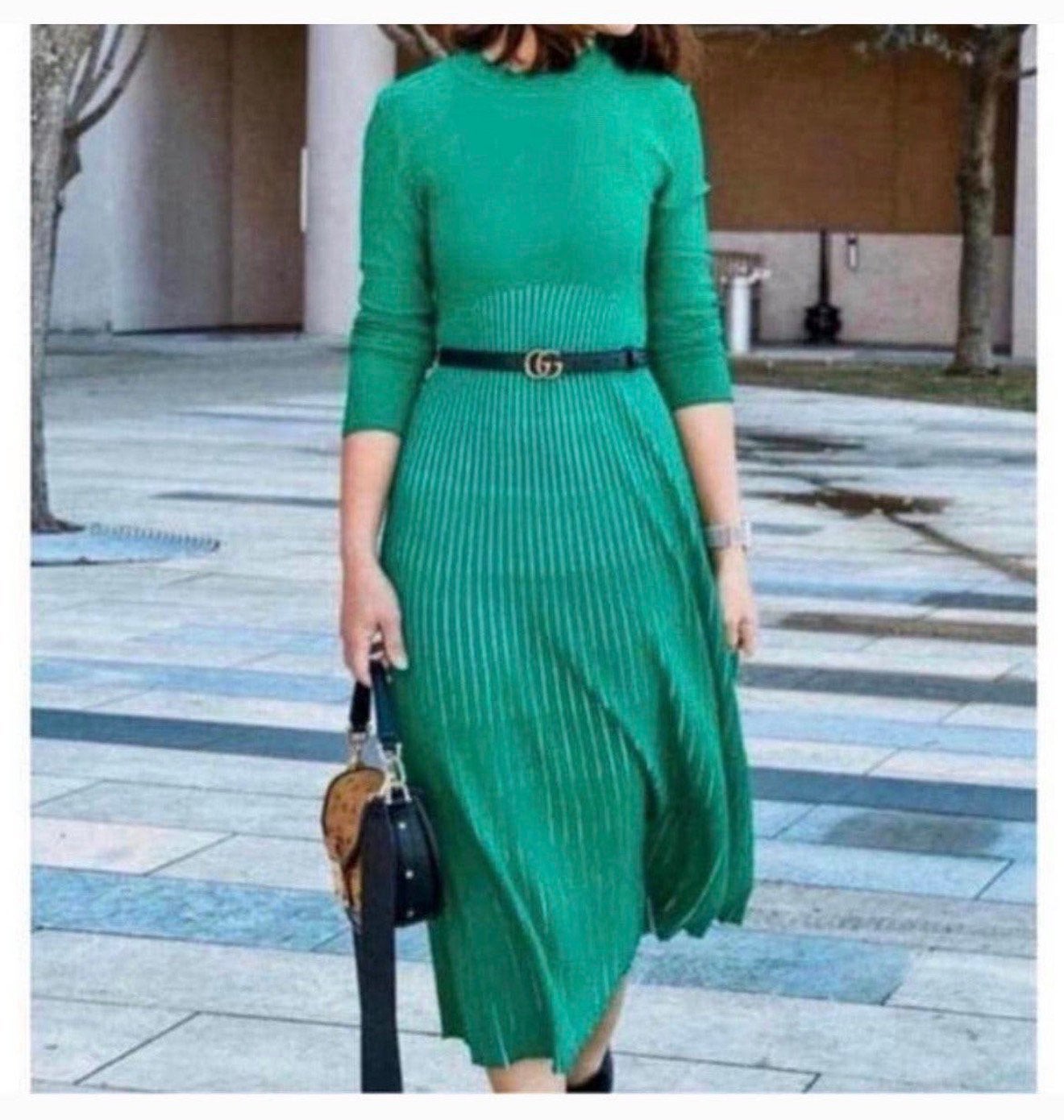 Robe en maille New Zara L - Midi plissée fine verte longue, Enlèvement ou Envoi, Vert, Sous le genou, Taille 42/44 (L)