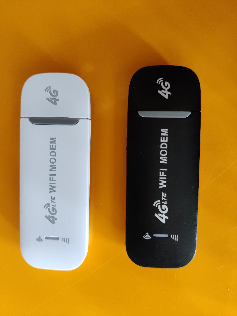 4G USB mifi dongle 2 stuks, Computers en Software, Routers en Modems, Zo goed als nieuw, Router met modem, Ophalen of Verzenden