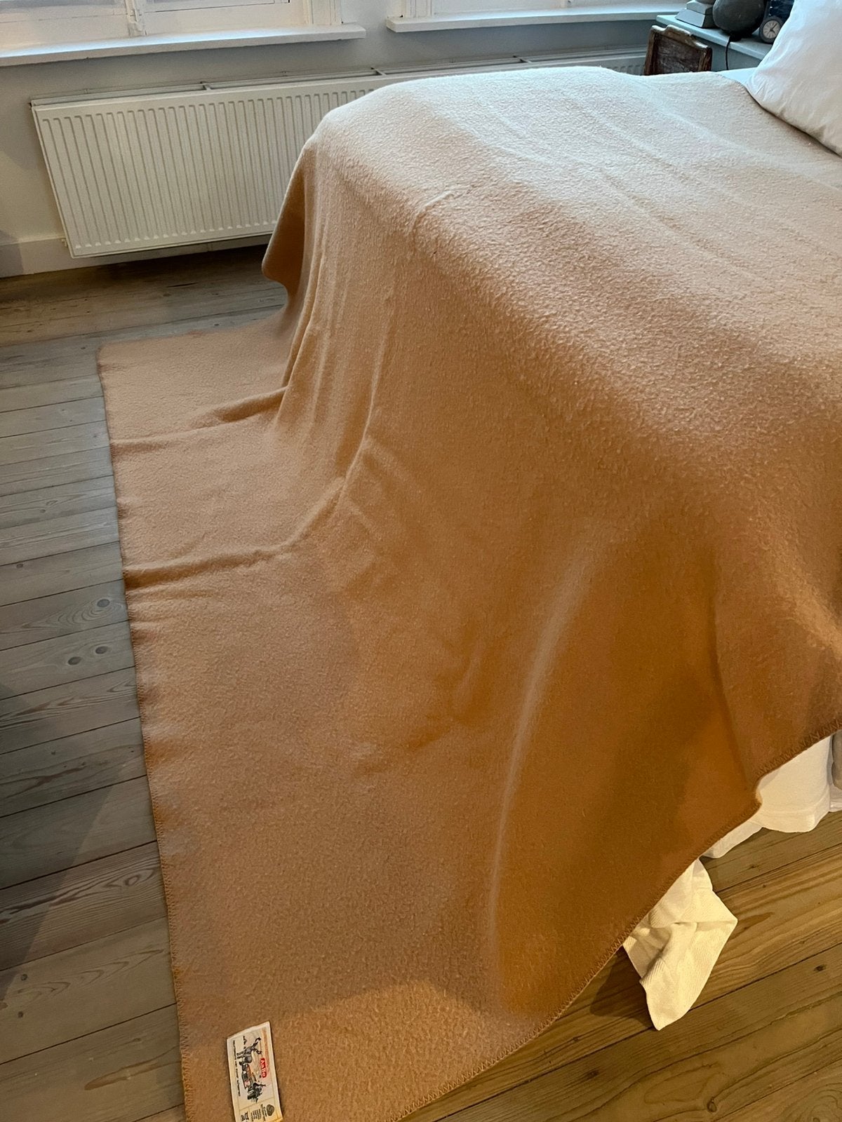 MOOI XXL DEKEN WOONDEKEN 100% WOL ZANDKLEUR BED SOFA ZGSTAAT, Woondeken, Wol, Ophalen of Verzenden, Zo goed als nieuw