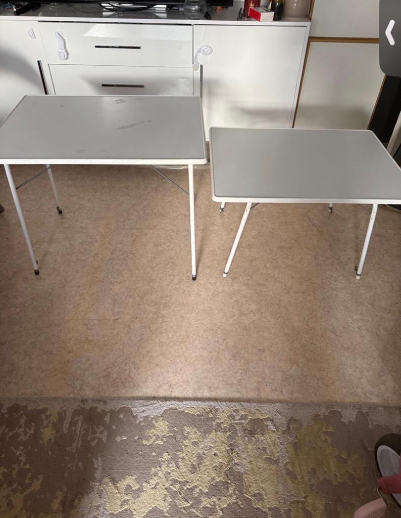 Twee tafels, Ophalen of Verzenden, Zo goed als nieuw