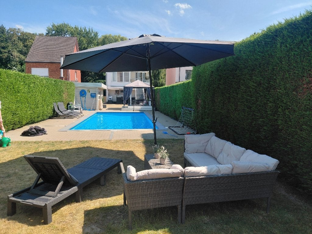 Loungeset met 2 poefen en grote zweefparasol – Goede staat, Ophalen, 5 zitplaatsen, Gebruikt, Loungeset