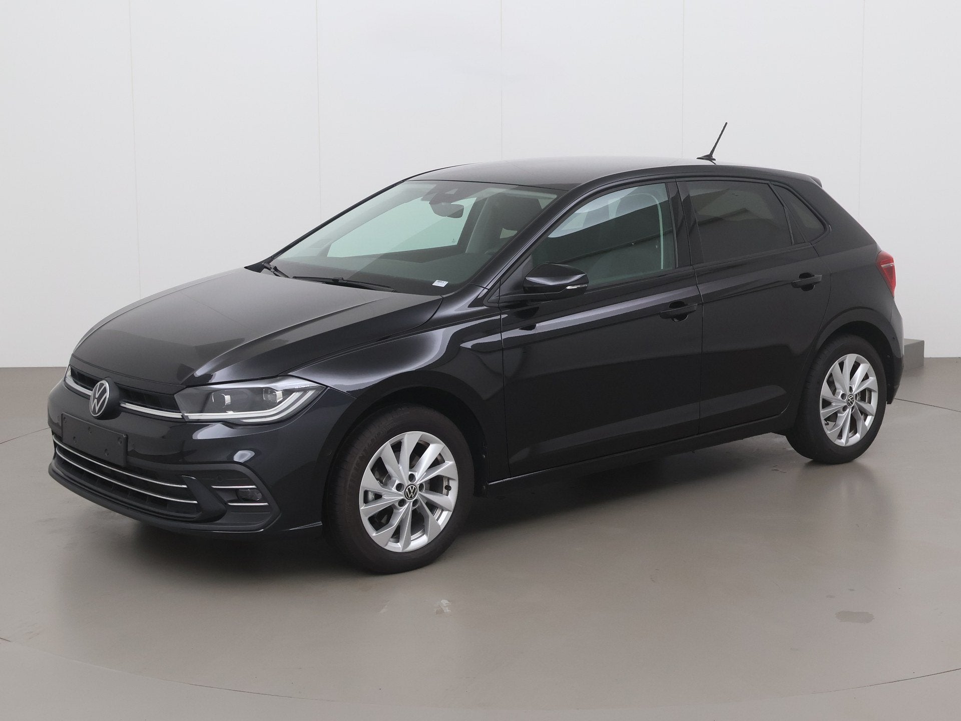Volkswagen Polo tsi style 110 AT, Automaat, Elektrische buitenspiegels, Zwart, Bedrijf