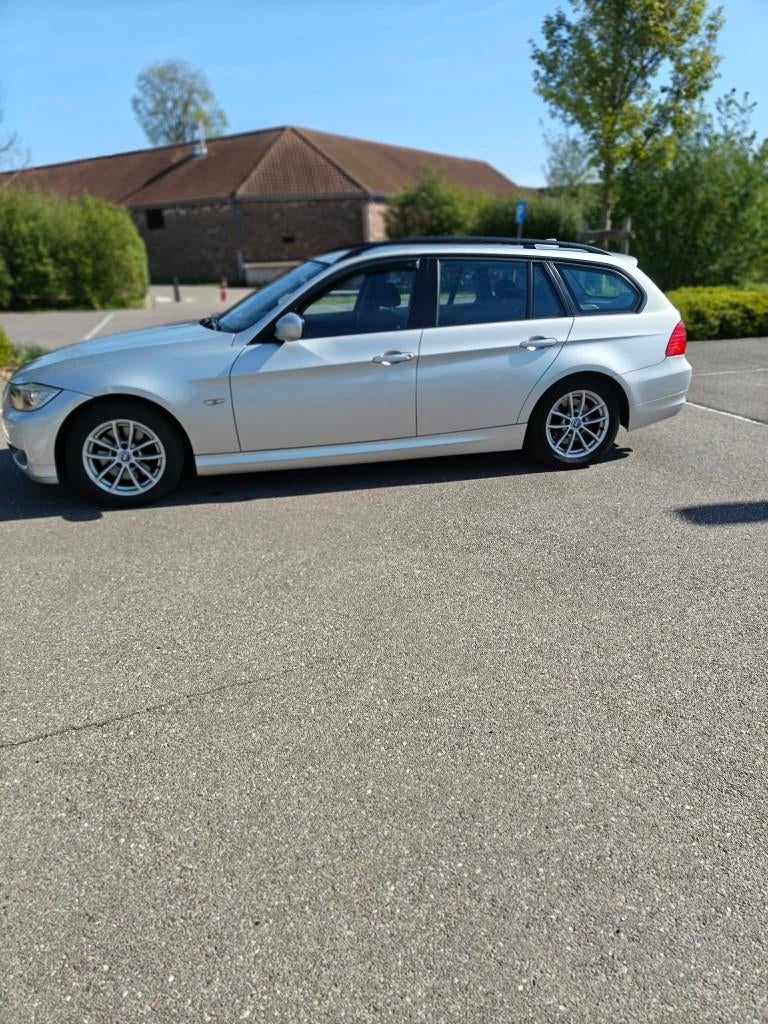 BMW 318D 2010 EURO5, Auto's, BMW, Particulier, 3 Reeks, Android Auto, Diesel, Euro 5, Overige carrosserie, Automaat, Zilver of Grijs