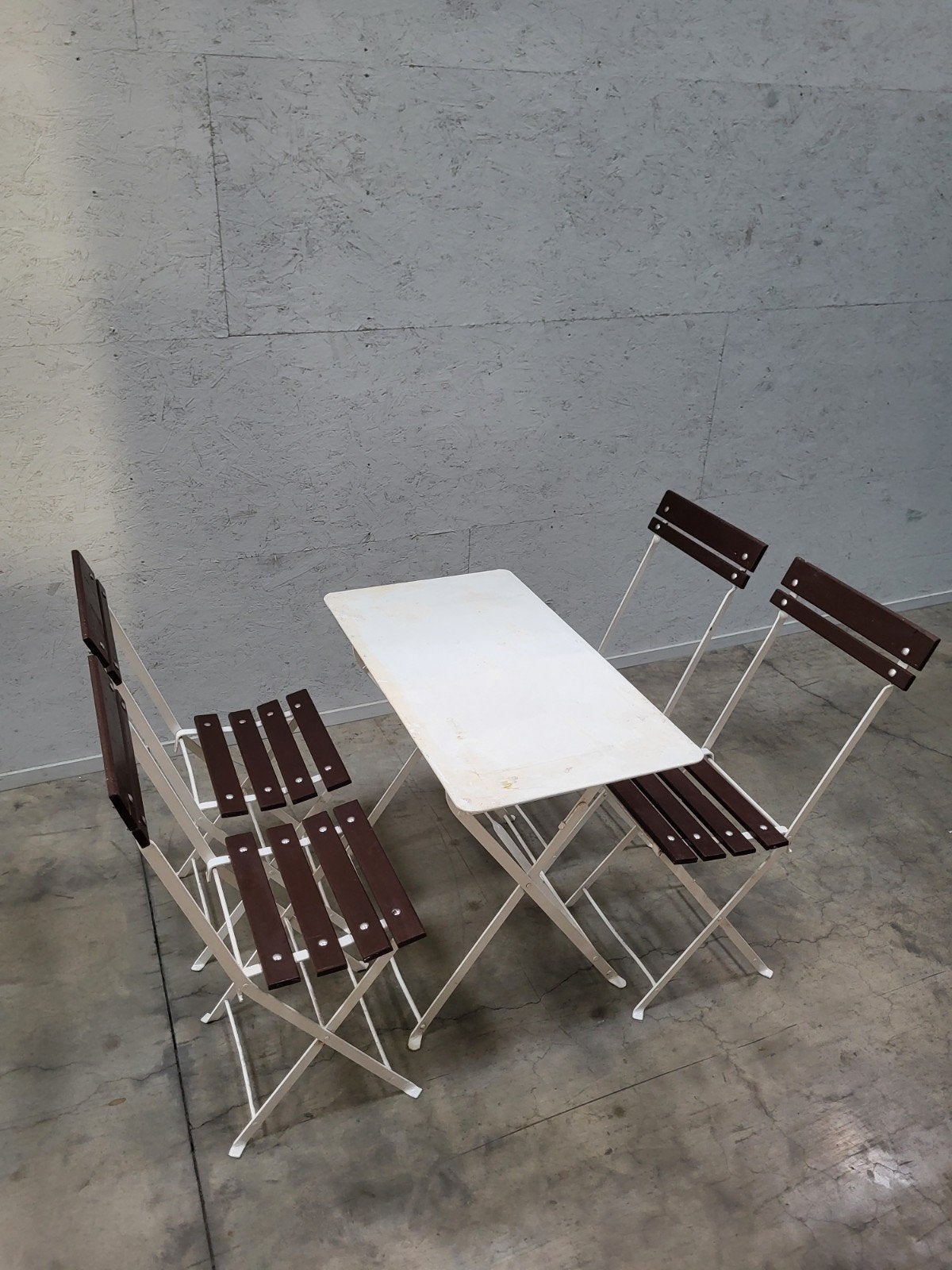 Table de bistrot avec chaises, Enlèvement
