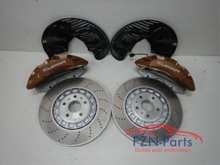 Audi A3 S3 RS3 8V 8Y Remset Voorzijde 6 Pots Akebono 374MM L, Ophalen of Verzenden, Nieuw
