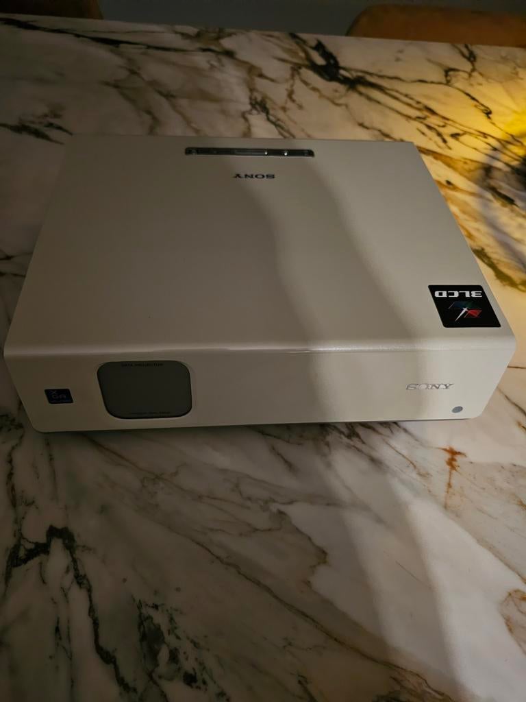 Beamer Sony en scherm van 2m10 breedte., Ophalen