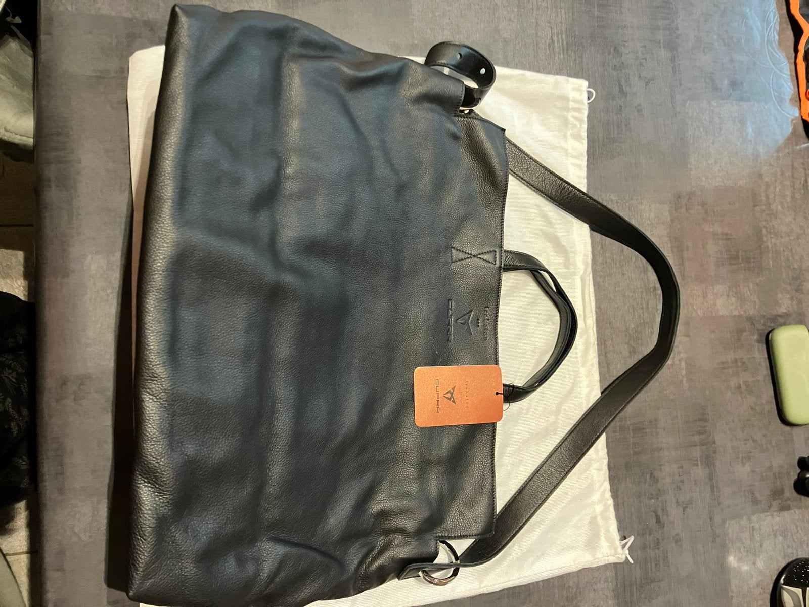 Splinternieuwe leren Trakatan Cupra briefcase, Handtassen en Accessoires, Tassen | Damestassen, Ophalen, Nieuw, Zwart