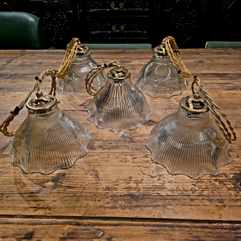 Luminaires suspendus vintage en verre Holophane. Prix/pièce., Enlèvement ou Envoi