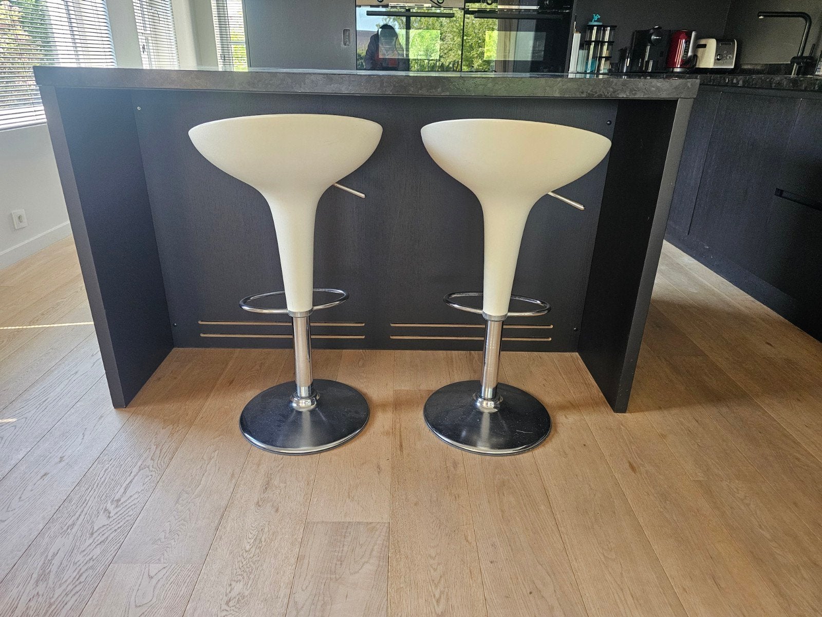 Tabouret de bar MAGIS Bombo au design de renommée mondiale, Enlèvement, Synthétique, Pivotant
