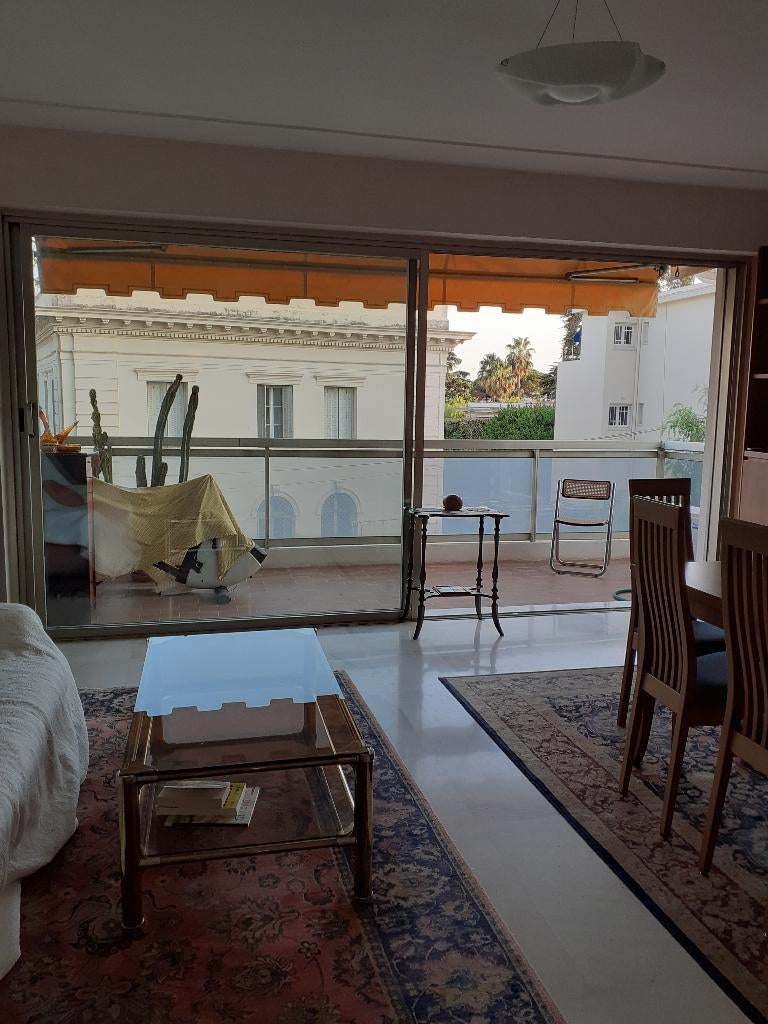 A louer beau 3 pièces meublé avec jardin, terrasse sur Nice, 50 m² ou plus