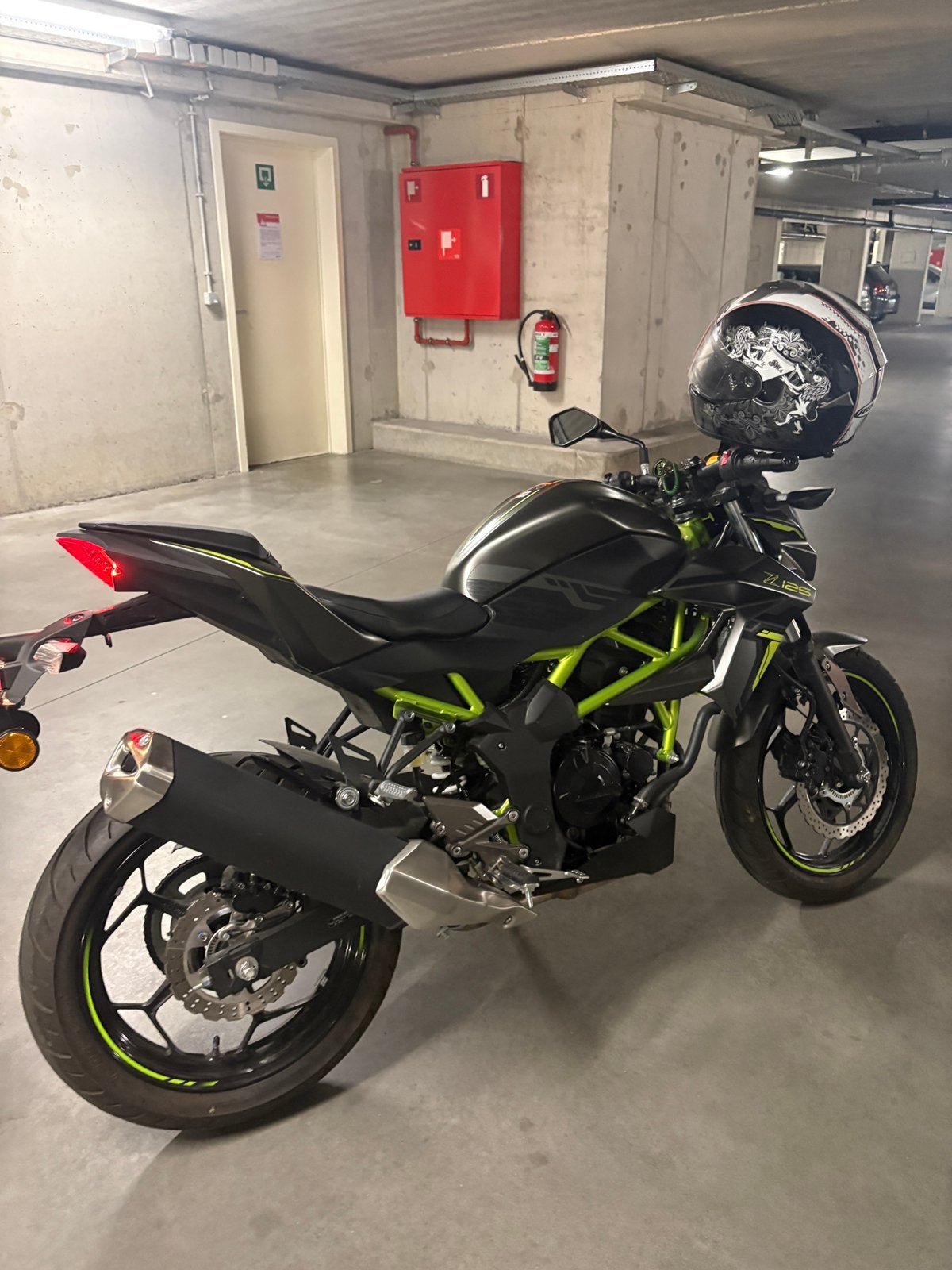 Magnifique Kawazaki Z125cc Neuve avec 250 km Année 2025, Motos, Permis Moto A1 minimum, Naked bike, Neuf, Particulier