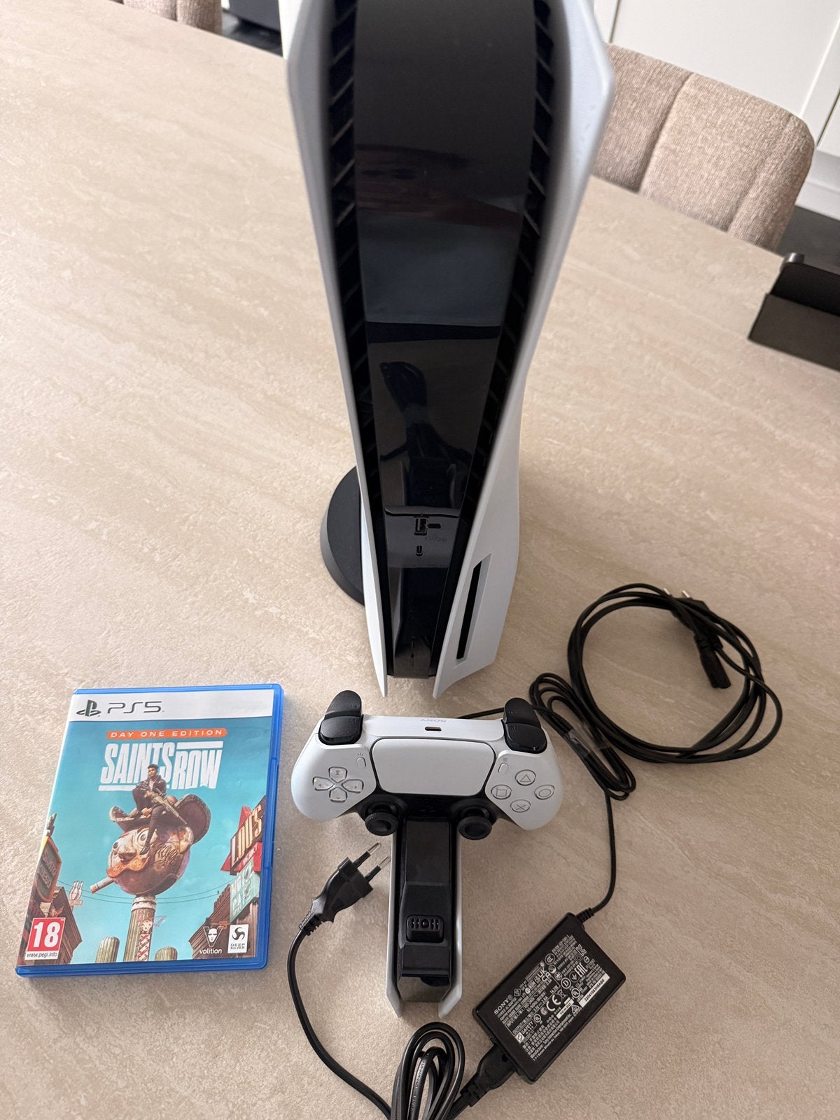 Playstation 5 Slim Disc + oplaadstation, Games en Spelcomputers, Spelcomputers | Sony PlayStation 5, Ophalen, Zo goed als nieuw