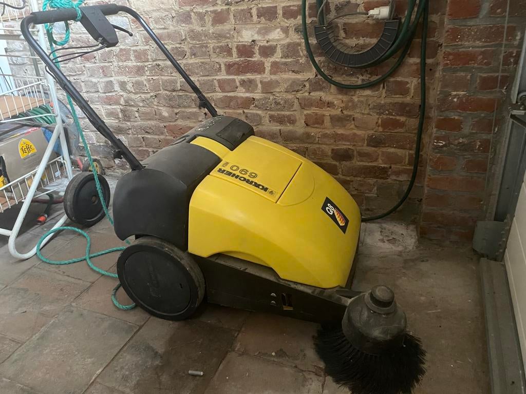 Borstelmachine Karcher batterij niet inbegrepen, Tuin en Terras, Ophalen, Zo goed als nieuw