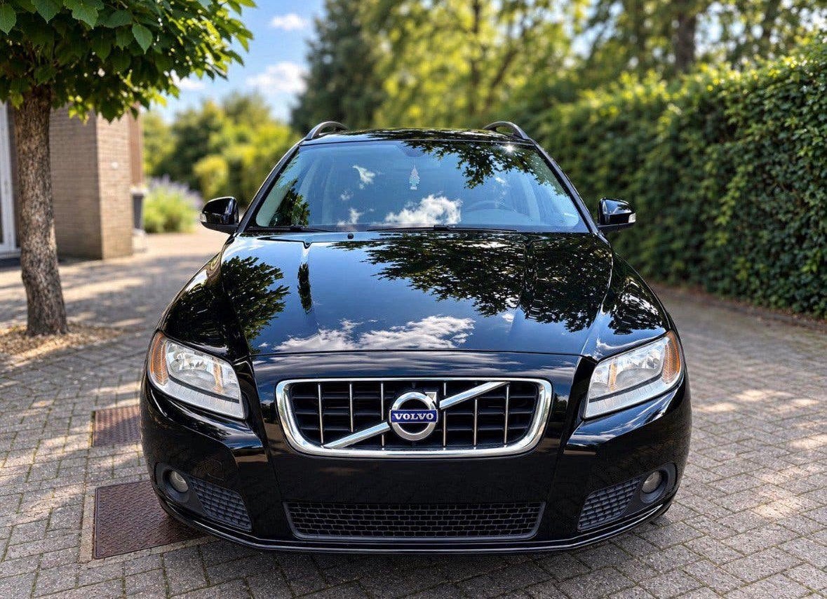 VOLVO V70 SUMMUM AWD – 205 PK – AUTOMAAT FACE LIFT EURO 5, Auto's, Automaat, Euro 5, Zwart, V70