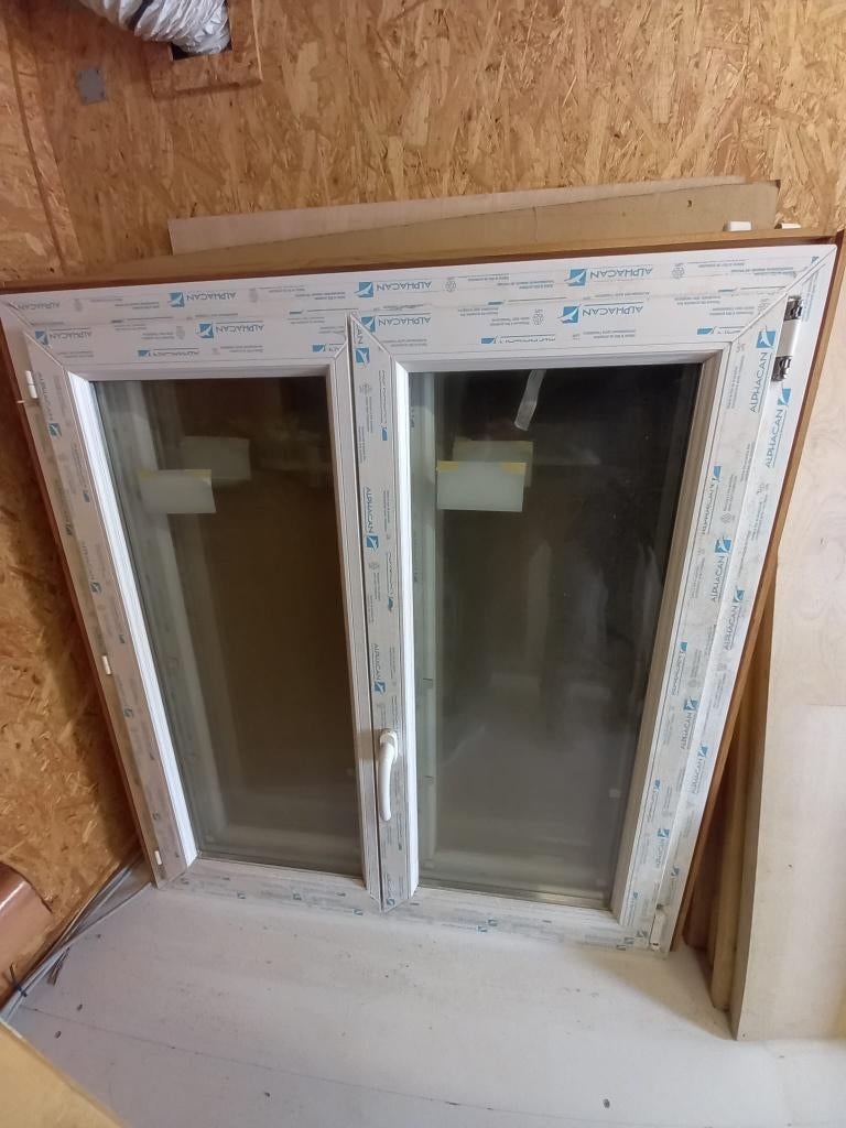 2 châssis fenêtres identiques en PVC blanc avec poignée, Enlèvement, Neuf, Double vitrage