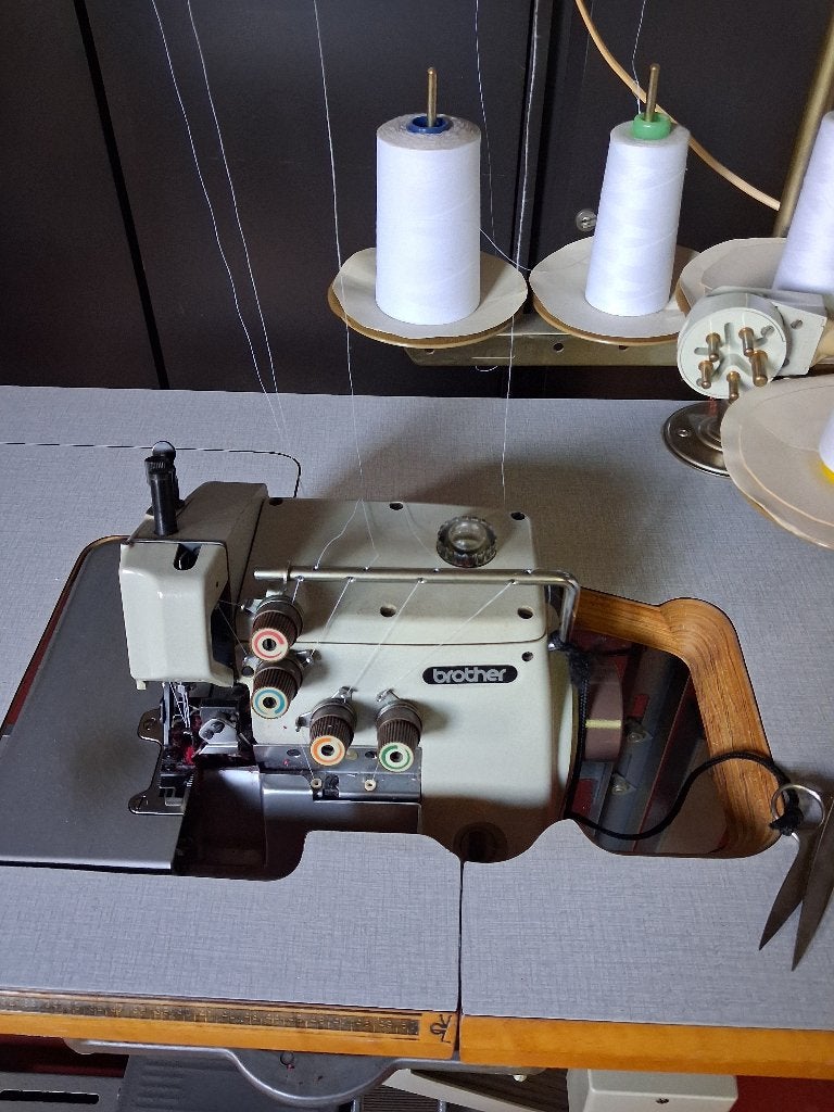 Brother high speed overlock, Hobby en Vrije tijd, Naaimachines en Toebehoren, Ophalen, Gebruikt, Lockmachine, Industrieel