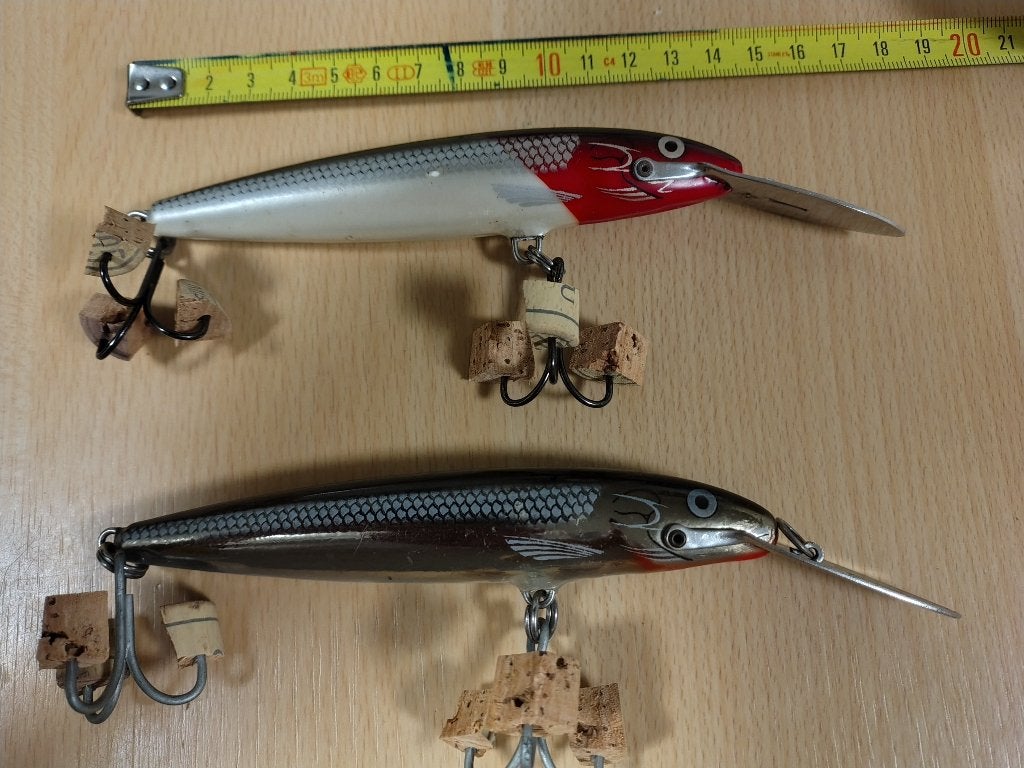 2 RAPALA FINLAND PLUGGEN VAN 18 CM, Watersport en Boten, Ophalen of Verzenden, Zo goed als nieuw, Overige typen