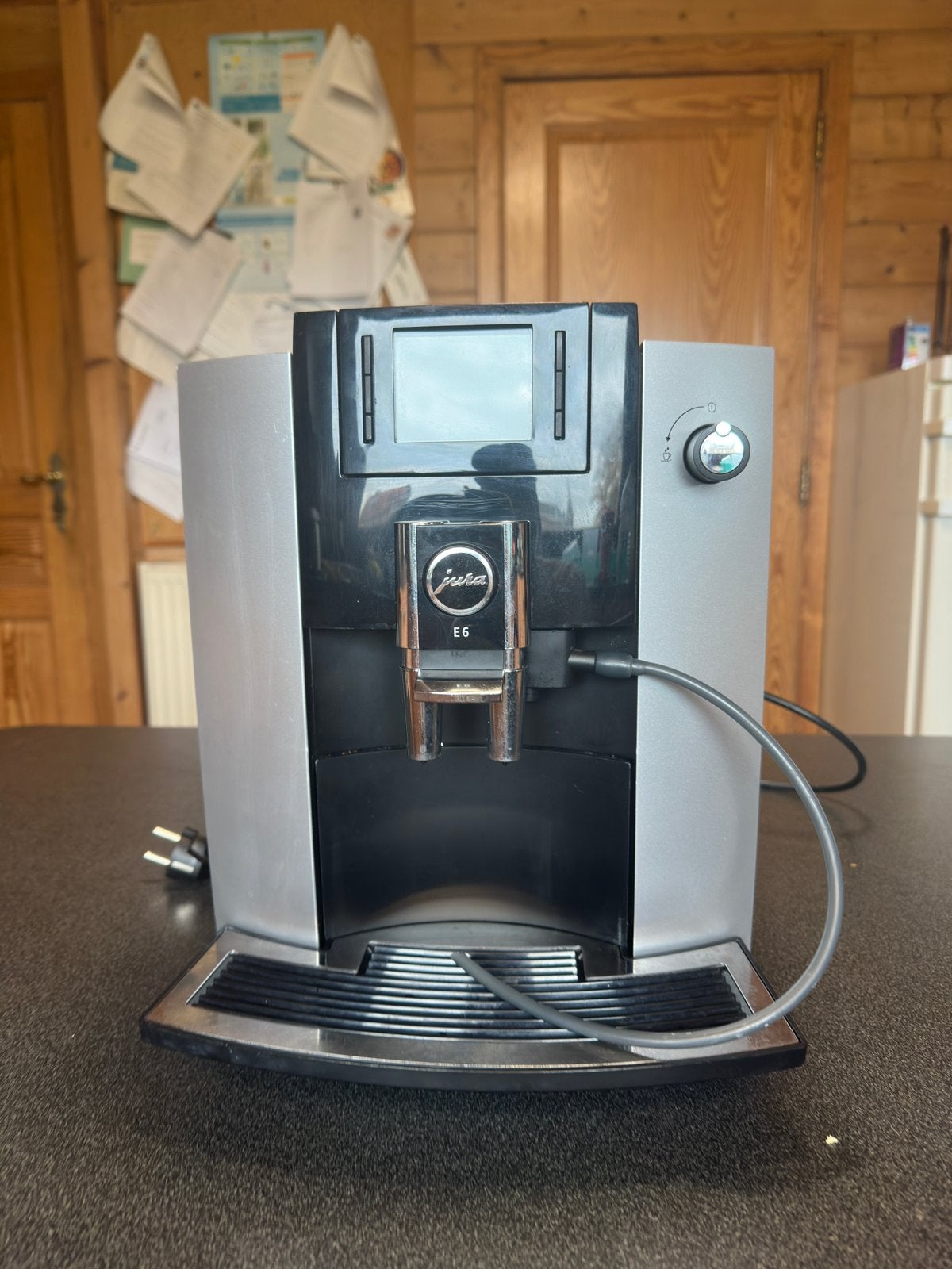 Jura E6 Koffiemachine met melkfunctie, Ophalen, Zo goed als nieuw, Koffiemachine, Stoompijpje