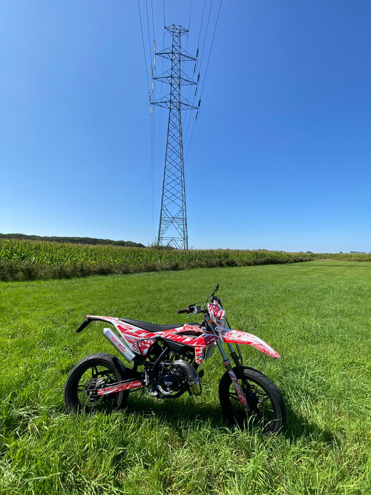 Beta rr50 motard wit 2023, Vélos & Vélomoteurs, Cyclomoteurs | Cyclomoteurs de cross, Autres marques, Comme neuf, 6 vitesses, Enlèvement