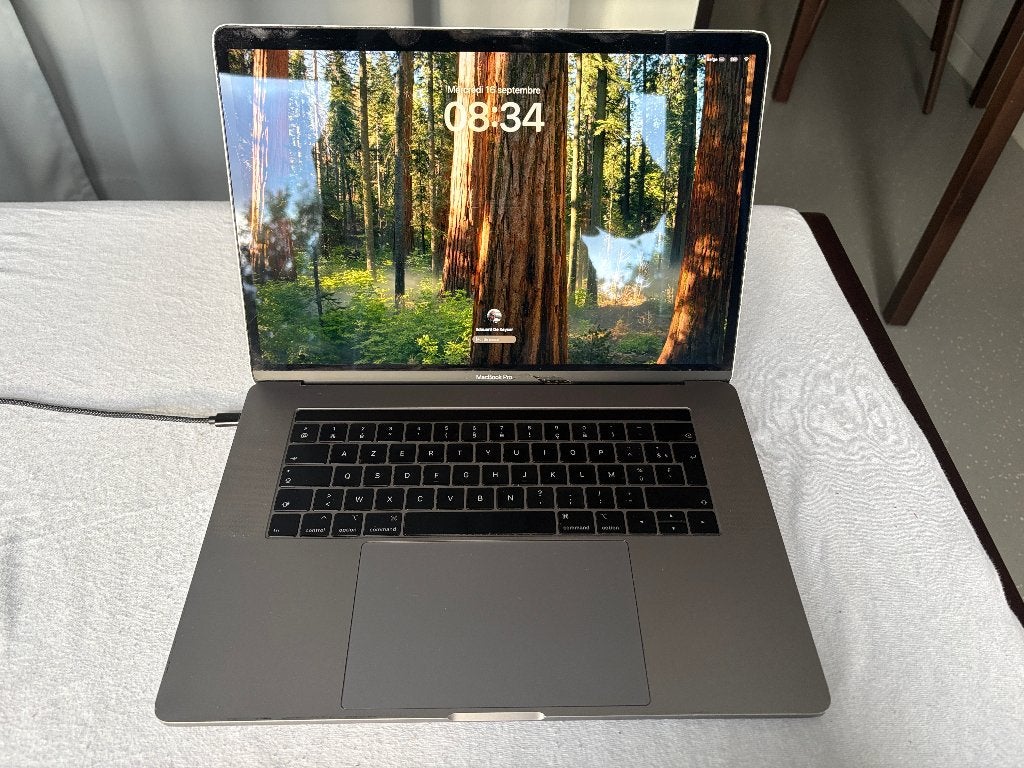 Macbook Pro, 256 GB, Reconditionné, 16 pouces, Azerty