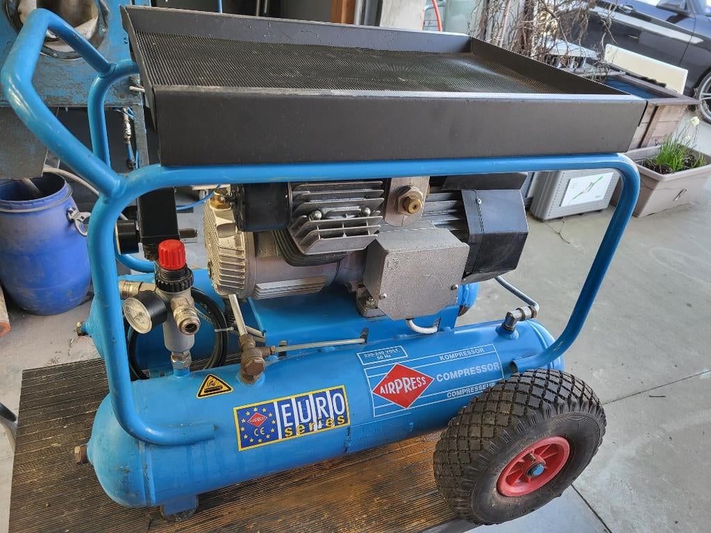 compressor, Doe-het-zelf en Bouw, Minder dan 25 liter, Ophalen, Zo goed als nieuw, 6 tot 10 bar