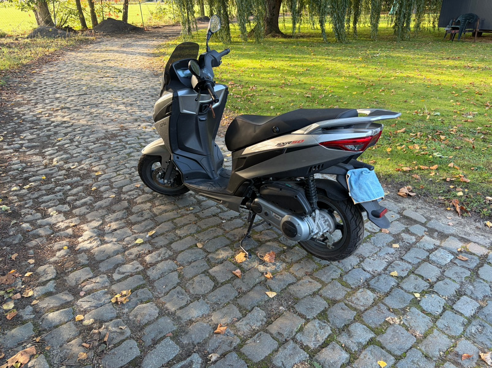 Aprilia sxr klasse B, Fietsen en Brommers, Ophalen, Zo goed als nieuw