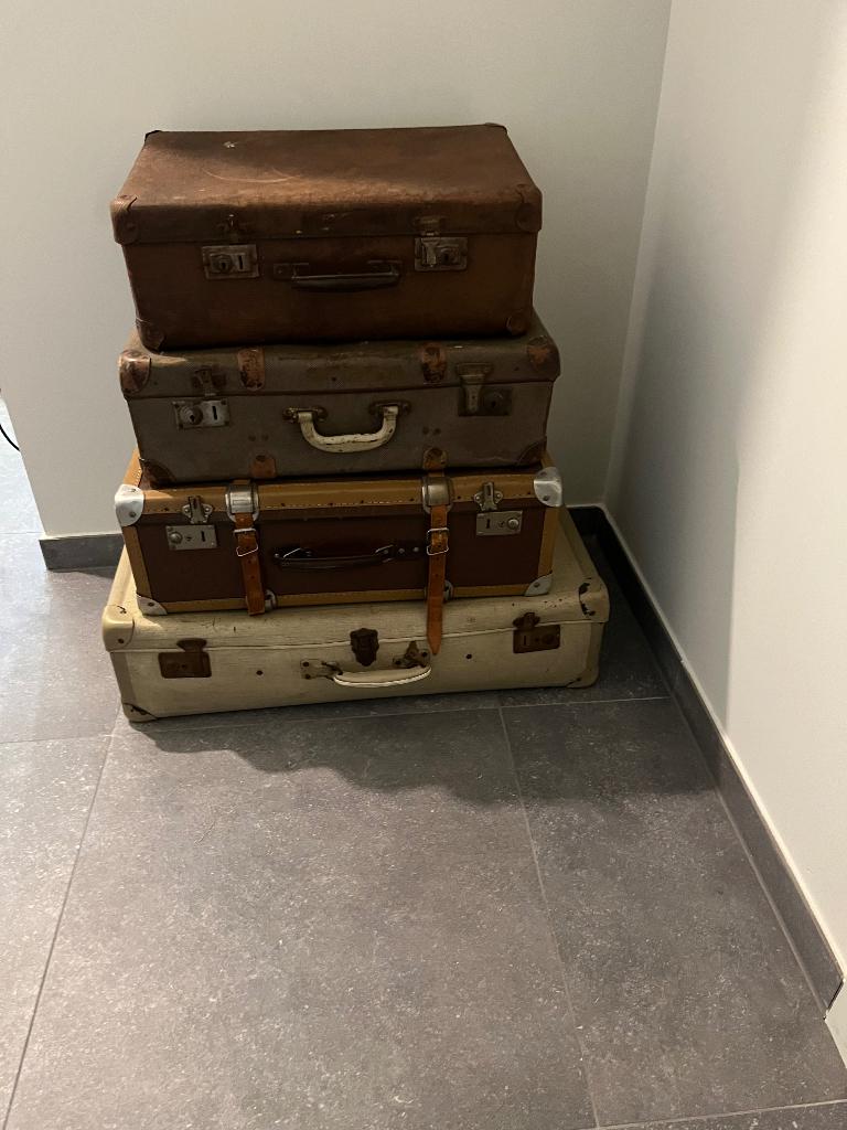 Oude reiskoffers, Enlèvement