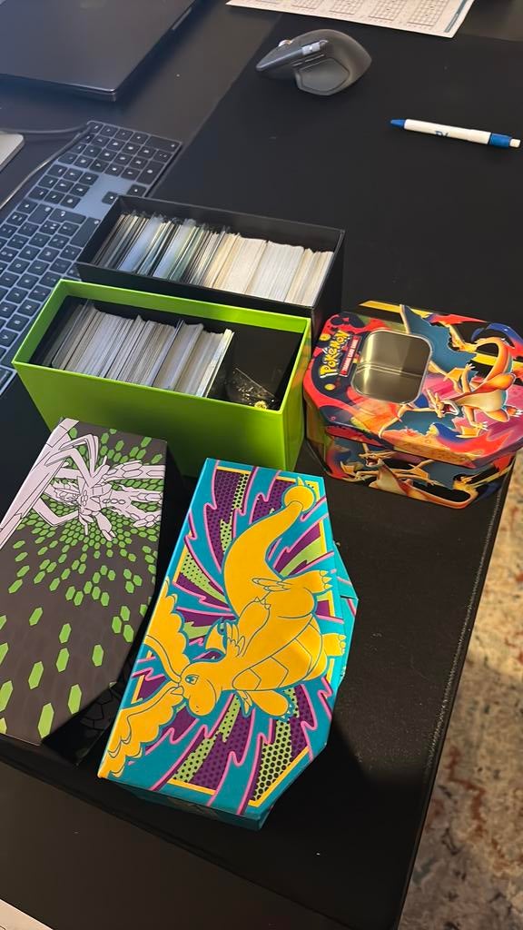 Bulk kaarten + Tin + 2 ETB dozen, Games en Spelcomputers, Ophalen, Zo goed als nieuw