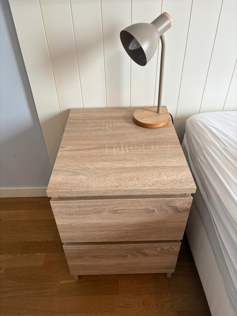 IKEA MALM - Nachtkastje met tafellamp, Ophalen, Zo goed als nieuw