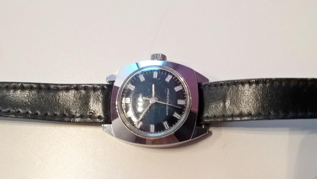 Te koop: Leuk dameshorloge van "Kelton" met lederen bandje., Handtassen en Accessoires, Horloges | Dames, Gebruikt, Polshorloge