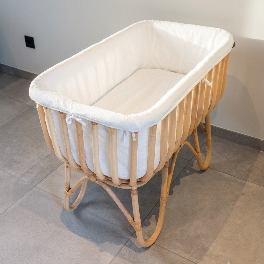 rotan wieg incl. originele omrander, matras en matrasbescher, Kinderen en Baby's, Babywiegjes en Ledikanten, Ophalen, Wieg