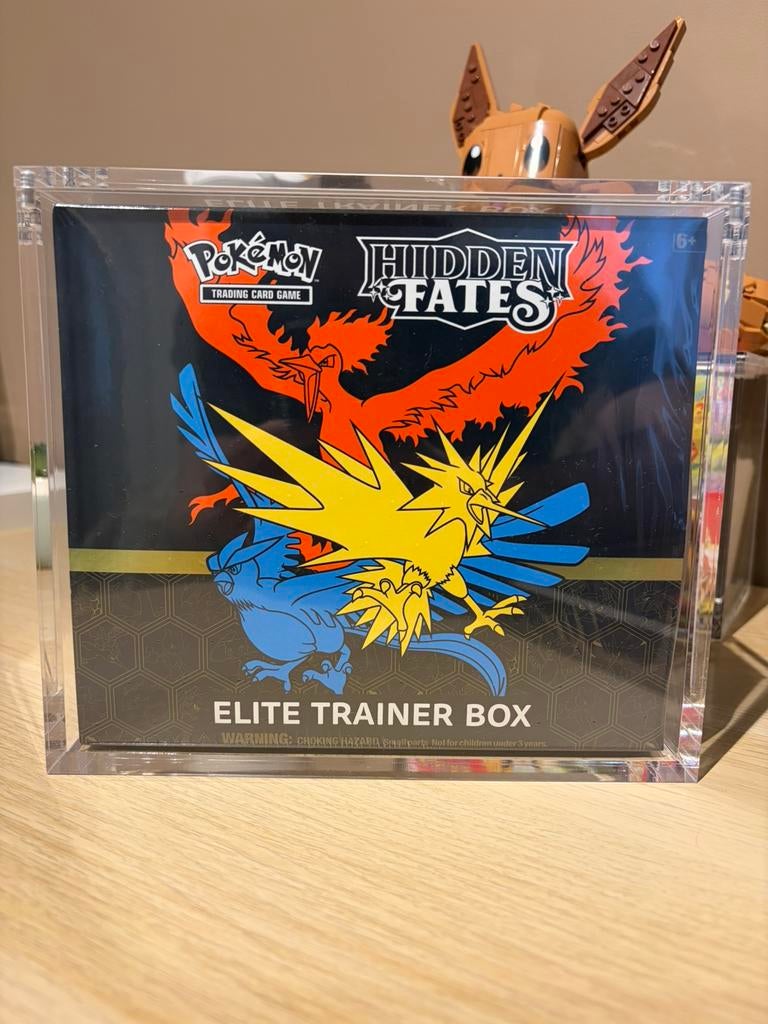 Pokemon Hidden Fates Elite Trainer Box, Hobby en Vrije tijd, Ophalen of Verzenden, Nieuw, Boosterbox
