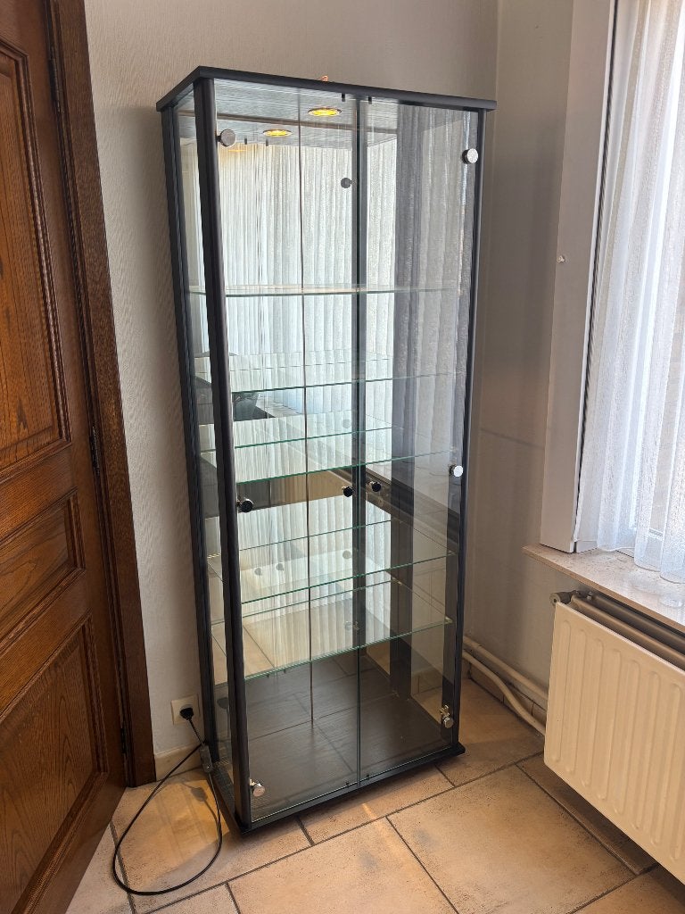 Glazen vitrinekast met spiegel en verlichting, Huis en Inrichting, Ophalen, Gebruikt, Met deur(en)