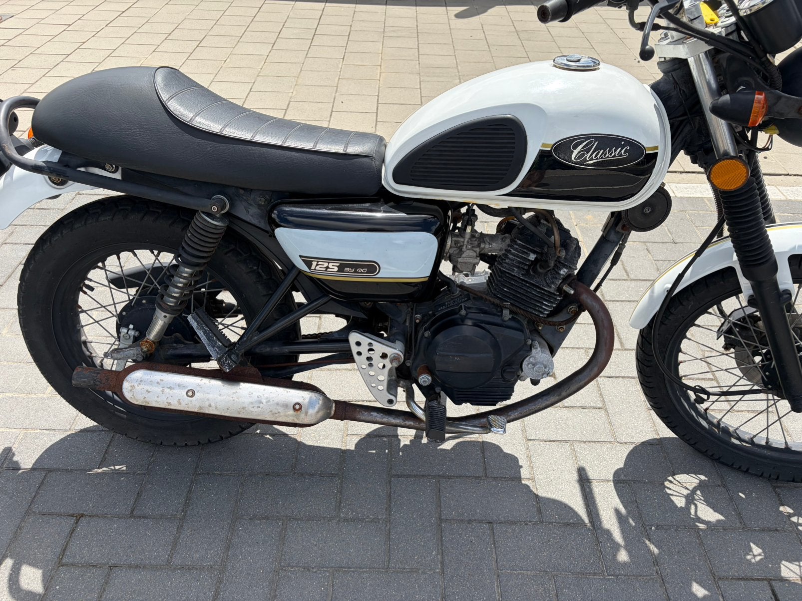 Classic 125cc moto voor opmaak of onderdelen. Alle papieren