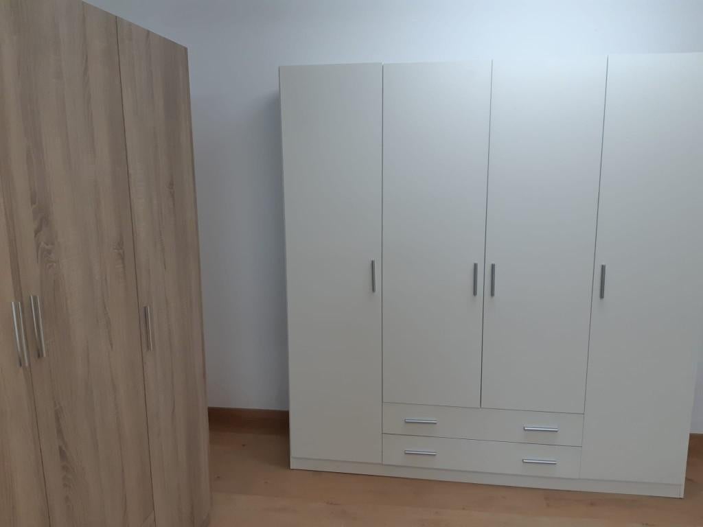 armario nuevo, Maison & Meubles, Armoires | Penderies & Garde-robes, Envoi