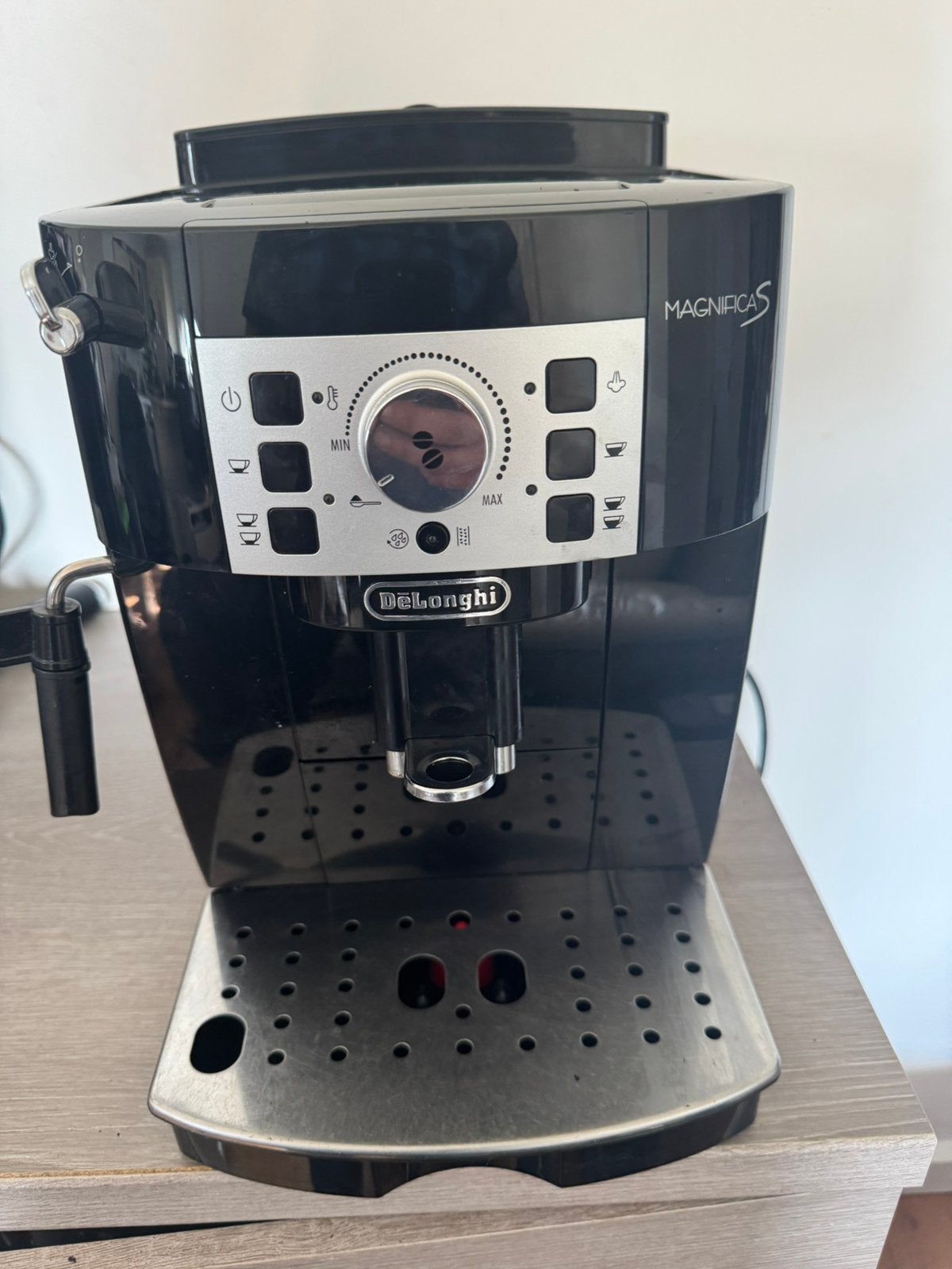 Machie à café delonghi magnifica s, Ophalen, Zo goed als nieuw, Gemalen koffie, Afneembaar waterreservoir