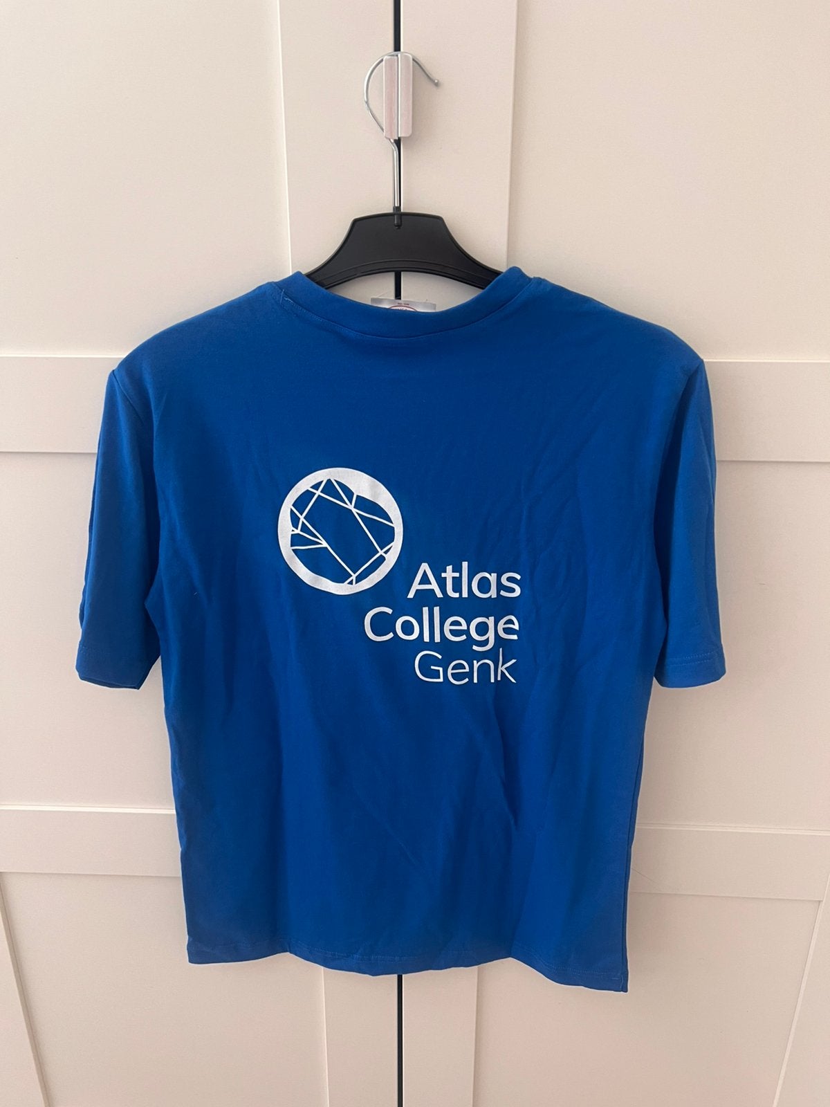 School t-shirt ATLAS COLLEGE in Genk maat smal, Diversen, Schoolbenodigdheden, Ophalen of Verzenden, Zo goed als nieuw